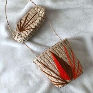 ✨Vintage Embroidered Straw Purse✨